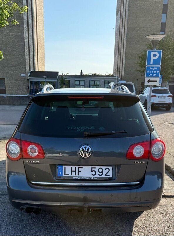 Grå Begagnad 2010 VW Passat Sportline Kombi | 19 900 kr (Superpris) - Bild 1/4