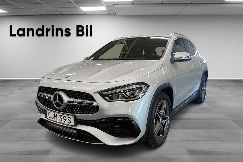 Silver Begagnad 2023 Mercedes GLA200 AMG SUV | 399 000 kr (Marknadspris) - Bild 1/4