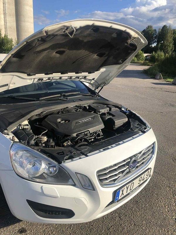 Vit Begagnad 2013 Volvo V60 Kombi | 112 000 kr (Dyr) - Bild 1/4