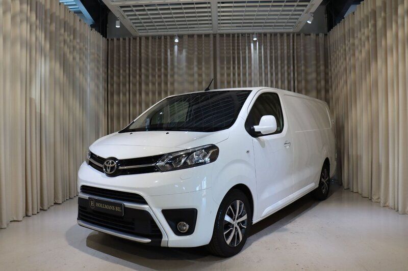 Vit (vit metallic) Begagnad 2019 Toyota Proace Van | 189 900 kr (Dyr) - Bild 1/4