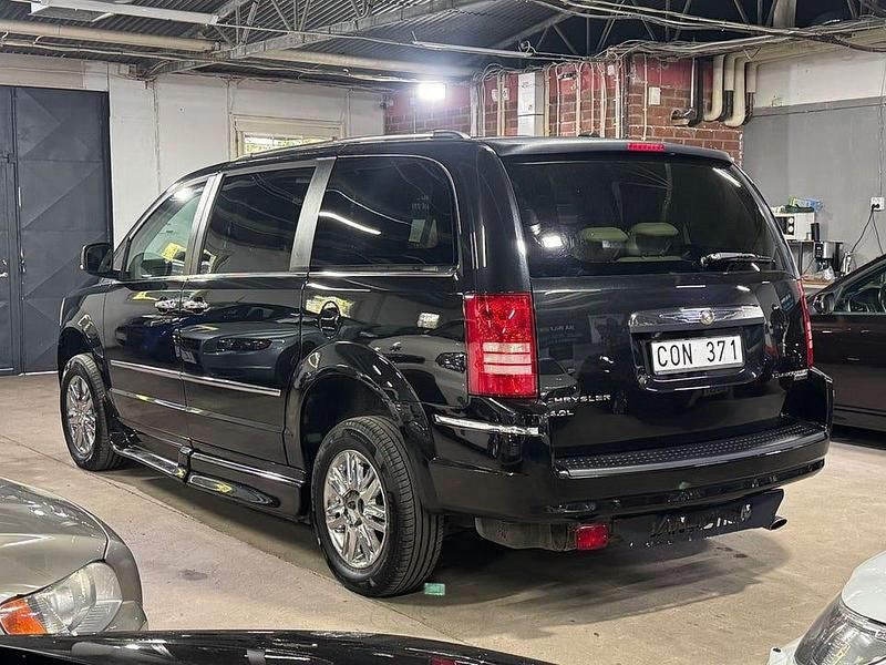 Begagnad Chrysler Town & Country 255 HK (187 kW) 2010 Svart Minibuss