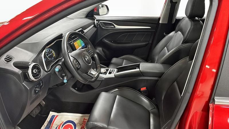 Begagnad MG ZS Luxury 105 kW (143 HK) 2020 Röd SUV
