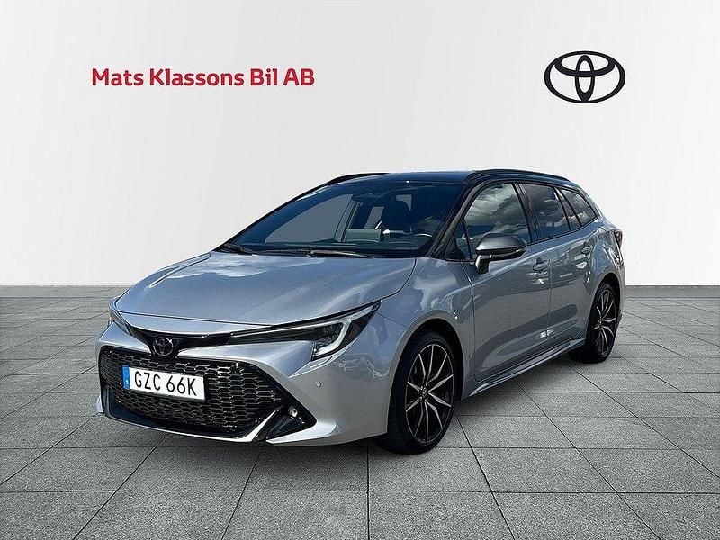 Silver Begagnad 2024 Toyota Corolla Sport Kombi | 359 000 kr (Lite dyr) - Bild 1/4