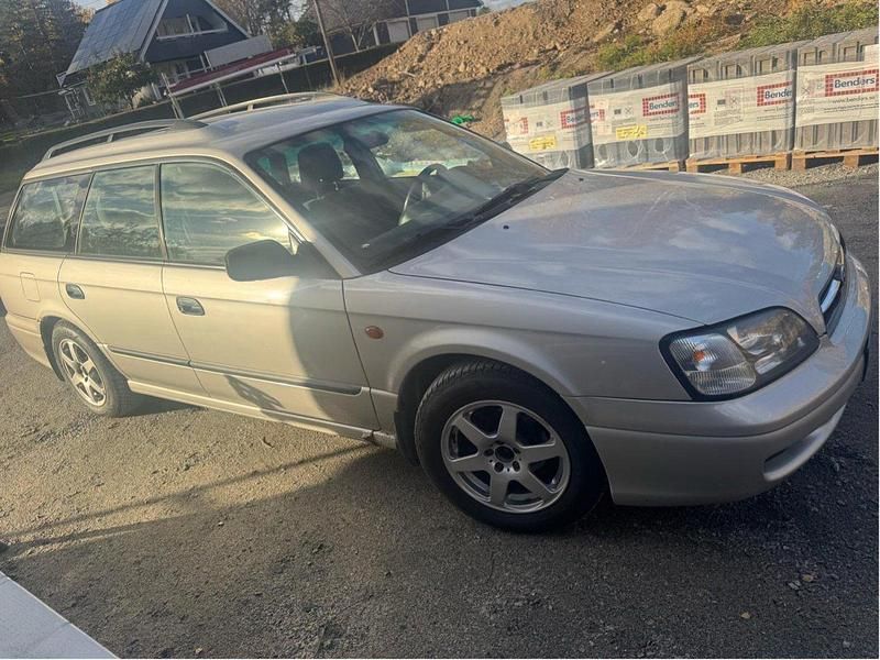 Grå Begagnad 2000 Subaru Legacy Kombi | 5 500 kr - Bild 1/2