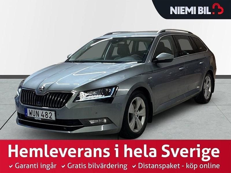 Grå Begagnad 2018 Skoda Superb Business Line Kombi | 249 900 kr (Marknadspris) - Bild 1/3
