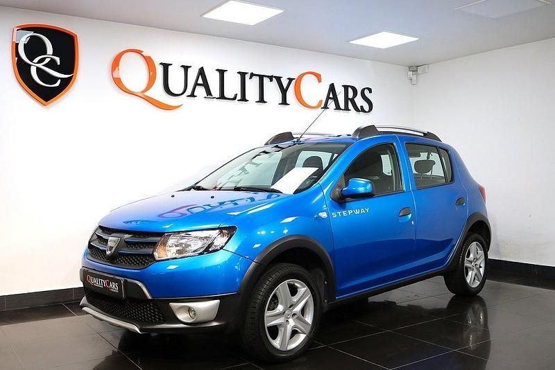 Ljusblå (blå) Begagnad 2014 Dacia Sandero Stepway Halvkombi | 69 000 kr (Marknadspris) - Bild 1/4