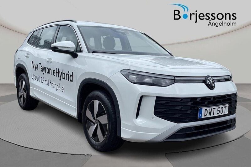 Vit Ny 2025 VW Tayron Life SUV | 499 900 kr (Superpris) - Bild 1/4
