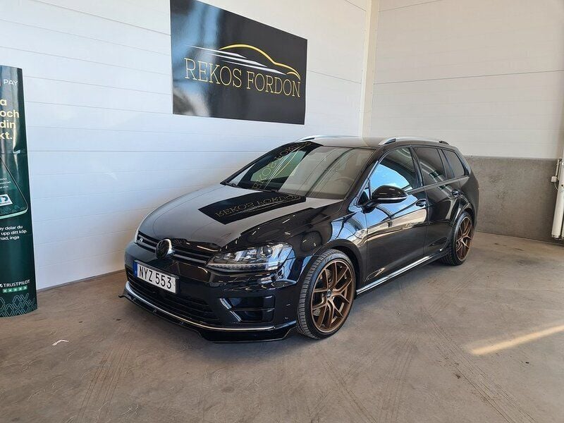 Svart Begagnad 2016 VW Golf VII R Kombi | 239 900 kr (Marknadspris) - Bild 1/4