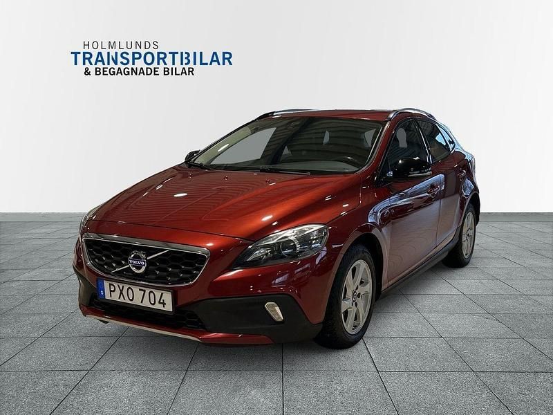 Röd Begagnad 2015 Volvo V40 CC Momentum Kombi | 159 900 kr (Marknadspris) - Bild 1/4