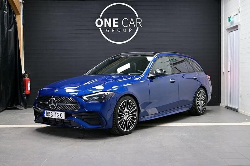 Blå Begagnad 2021 Mercedes C220 AMG Kombi | 429 800 kr (Dyr) - Bild 1/4