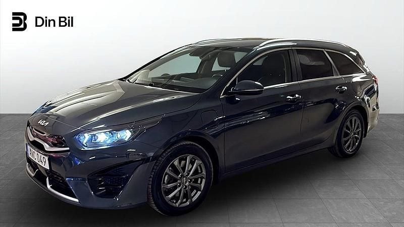 Grå Begagnad 2022 Kia Ceed Advance Halvkombi | 229 900 kr (Marknadspris) - Bild 1/4