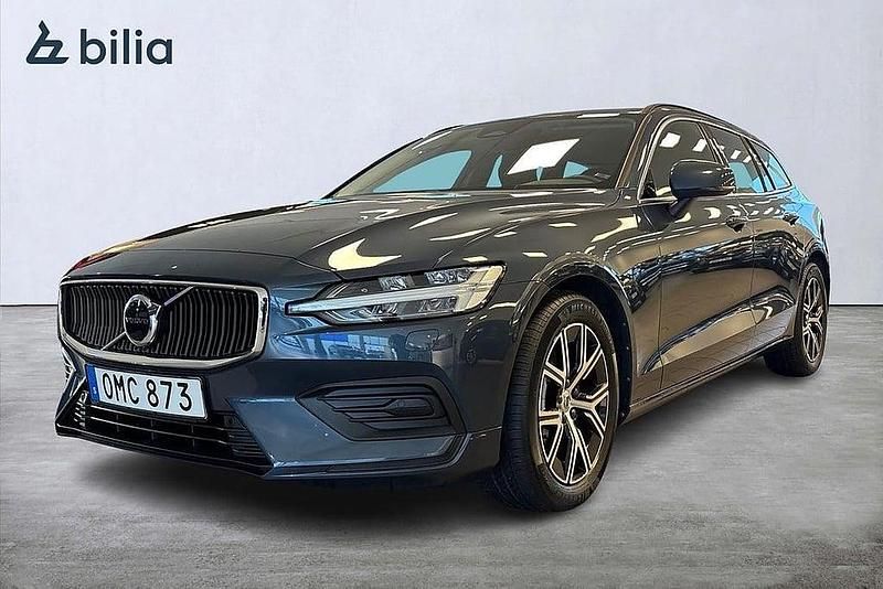 Mörkblå Begagnad 2023 Volvo V60 Core Kombi | 329 900 kr (Bra pris) - Bild 1/3