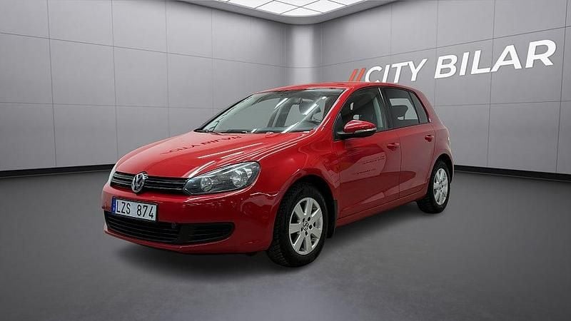Röd Begagnad 2011 VW Golf VII Halvkombi | 89 900 kr (Marknadspris) - Bild 1/4