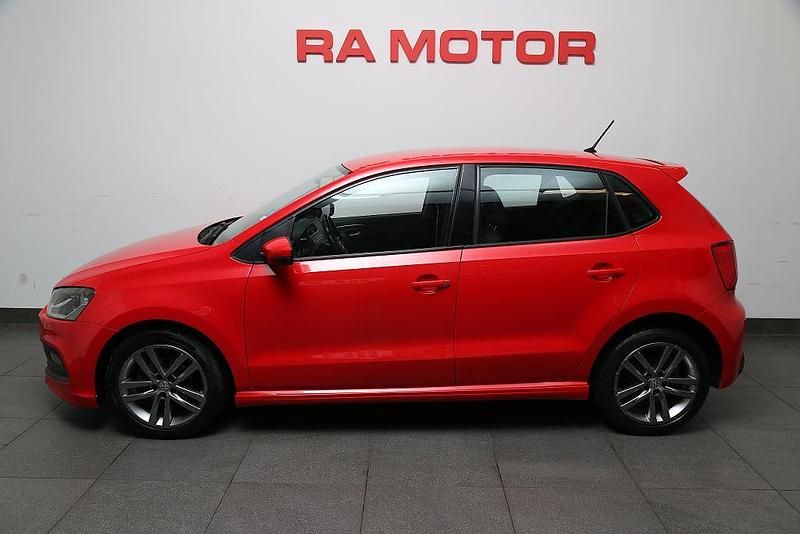Begagnad VW Polo R-line 90 HK (66 kW) 2017 Röd Halvkombi