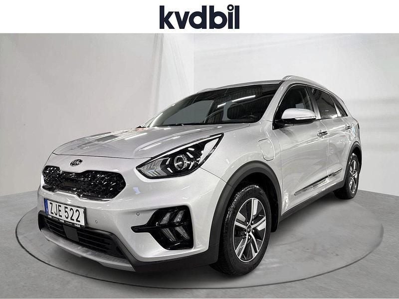 Grå (grå metallic) Begagnad 2021 Kia Niro SUV | 204 900 kr (Marknadspris) - Bild 1/3