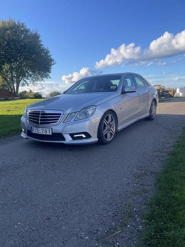 Silver Begagnad 2011 Mercedes E350 AMG Sedan | 90 000 kr (Superpris) - Bild 1/4