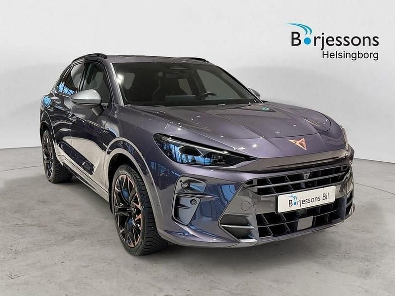 Grå Begagnad 2025 Cupra Terramar VZ SUV | 599 900 kr (Dyr) - Bild 1/4