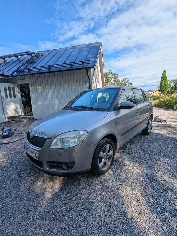 Brun Begagnad 2008 Skoda Fabia Halvkombi | 10 000 kr - Bild 1/4