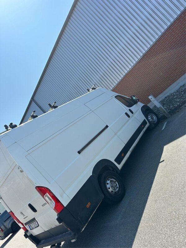 Vit Begagnad 2020 Peugeot Boxer Van | 140 500 kr - Bild 1/2