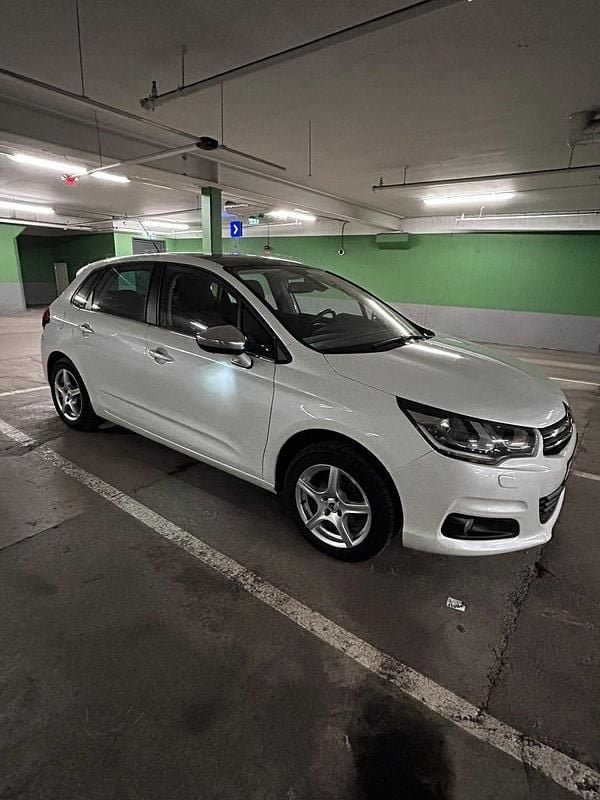 Begagnad 2015 Citroën C4 PureTech Halvkombi | 69 000 kr (Marknadspris) - Bild 1/4