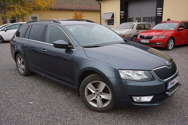 Grå Begagnad 2014 Skoda Octavia Ambition Kombi | 84 900 kr (Lite dyr) - Bild 1/4