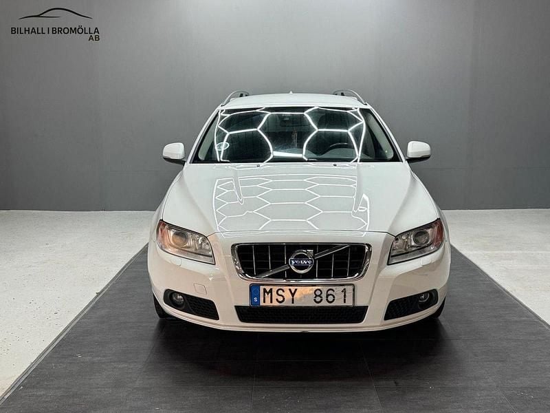 Vit Begagnad 2012 Volvo V70 Momentum Kombi | 49 900 kr (Superpris) - Bild 1/4