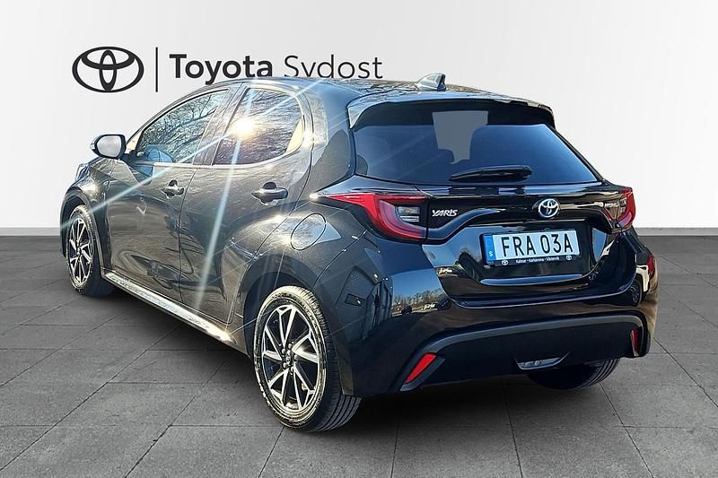 Begagnad Toyota Yaris 2022 Svart Halvkombi