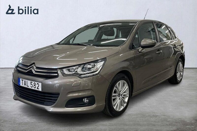 Grå Begagnad 2015 Citroën C4 Halvkombi | 88 900 kr (Marknadspris) - Bild 1/3