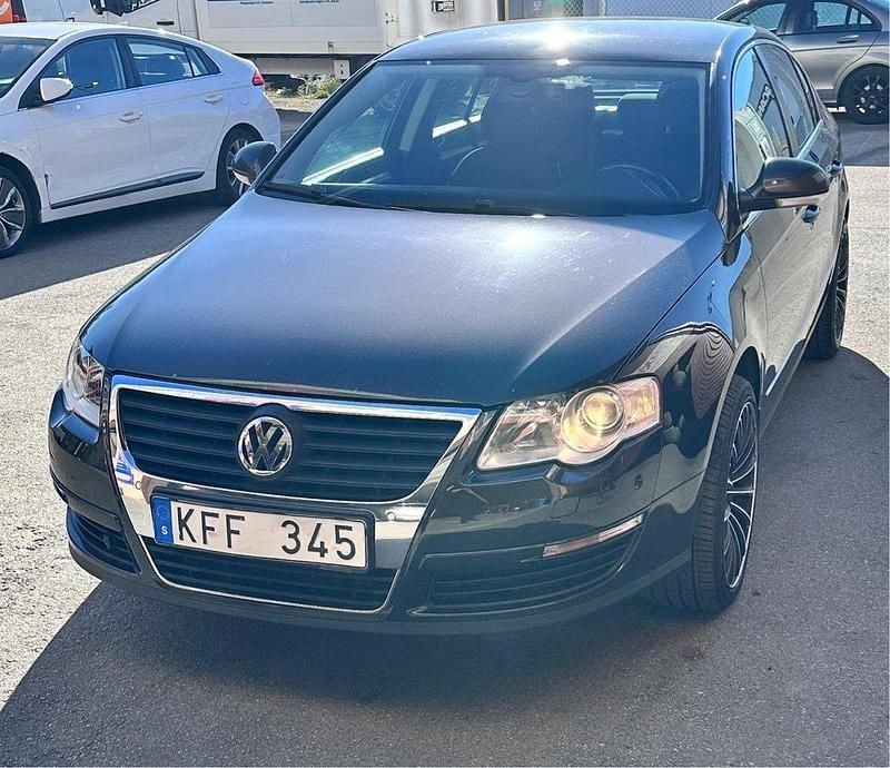 Brun Begagnad 2010 VW Passat Sportline Sedan | 47 500 kr (Marknadspris) - Bild 1/4