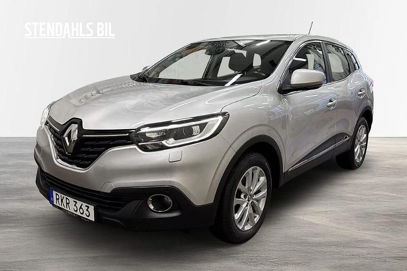 Silver Begagnad 2017 Renault Kadjar Zen SUV | 159 000 kr (Marknadspris) - Bild 1/4