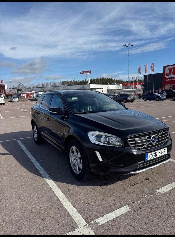 Svart Begagnad 2016 Volvo XC60 Ocean Race SUV | 165 000 kr (Bra pris) - Bild 1/4