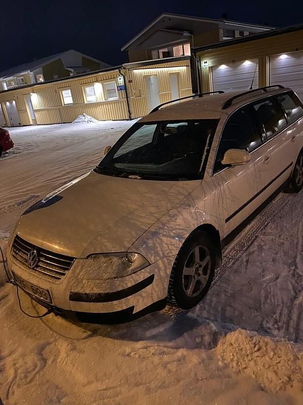 Begagnad 2004 VW Passat Kombi | 10 000 kr (Superpris) - Bild 1/3