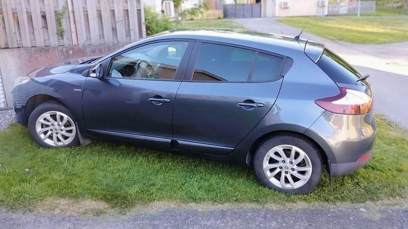 Begagnad Renault Mégane III LIMITED 116 HK (85 kW) 2016 Mörkgrå metallic