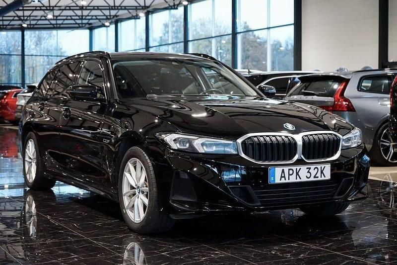 Begagnad BMW 330 292 HK (214 kW) 2023 Svart Kombi