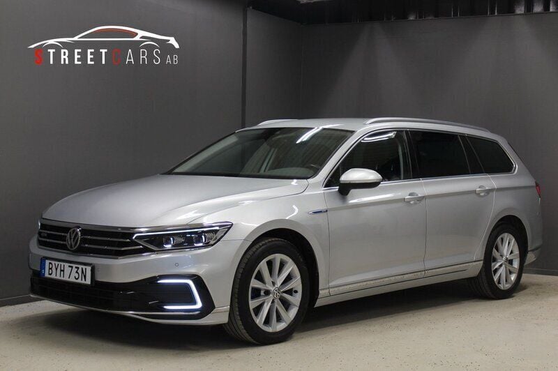 Silver Begagnad 2020 VW Passat GTE Kombi | 214 900 kr (Bra pris) - Bild 1/4