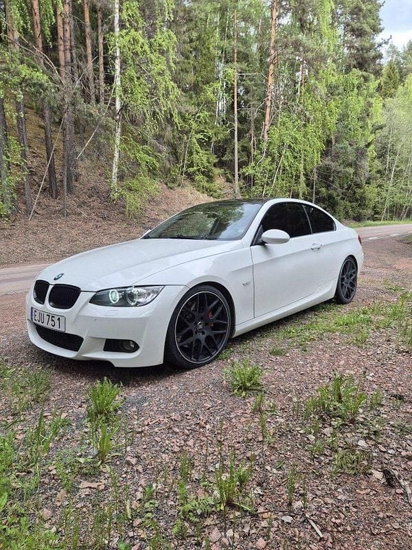 Vit Begagnad 2007 BMW 335 M Sport Sportkupé | 145 000 kr - Bild 1/4