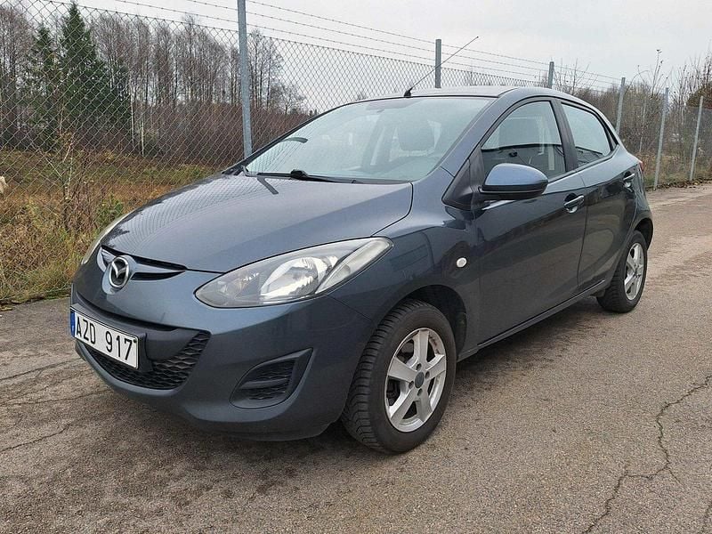 Grå Begagnad 2011 Mazda 2 Halvkombi | 28 000 kr (Bra pris) - Bild 1/4
