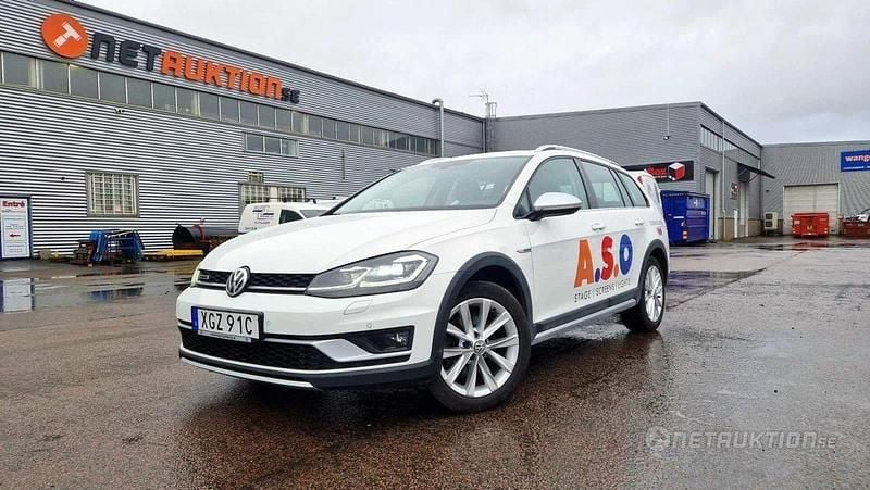 Vit Begagnad 2019 VW Golf Alltrack Kombi | 255 000 kr (Marknadspris) - Bild 1/4
