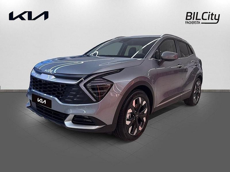 Grå Ny 2025 Kia Sportage Advance SUV | 444 476 kr (Marknadspris) - Bild 1/4