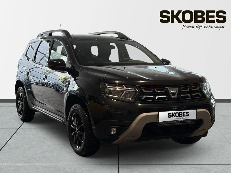 Svart Begagnad 2022 Dacia Duster Extreme SUV | 219 600 kr (Marknadspris) - Bild 1/3