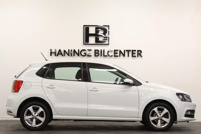 Begagnad VW Polo 90 HK (66 kW) 2015 Vit Halvkombi