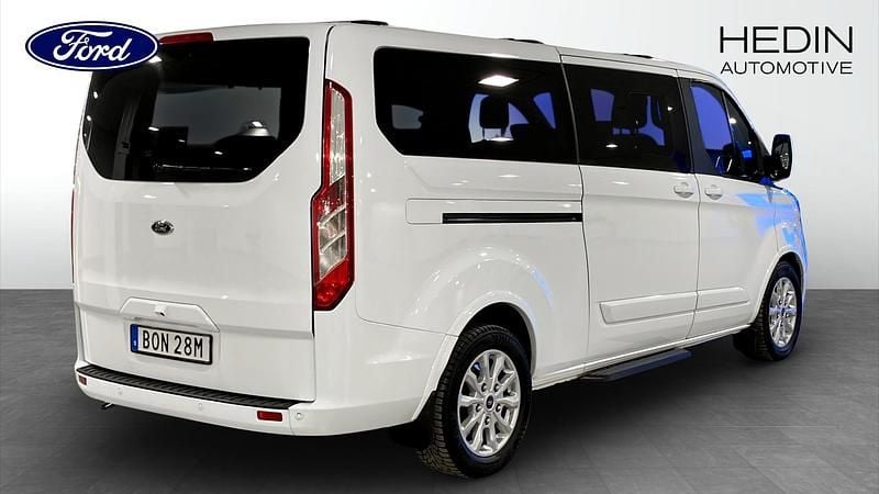 Begagnad Ford Tourneo 170 HK (125 kW) 2023 Frozen white Minibuss