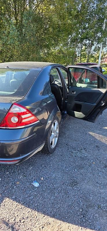 Begagnad 2007 Ford Mondeo Halvkombi | 12 000 kr (Superpris) - Bild 1/4