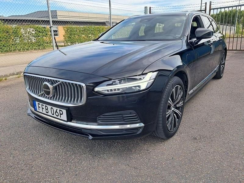Svart Begagnad 2022 Volvo V90 Inscription Kombi | 339 000 kr (Marknadspris) - Bild 1/4