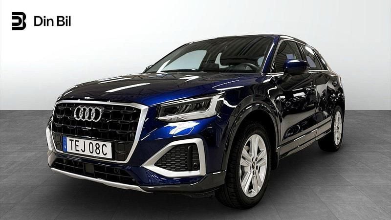 Blå Begagnad 2024 Audi Q2 Advanced Plus SUV | 289 000 kr (Marknadspris) - Bild 1/4
