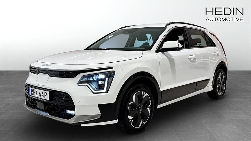 Vit (white) Begagnad 2022 Kia e-Niro SUV | 319 900 kr (Lite dyr) - Bild 1/4