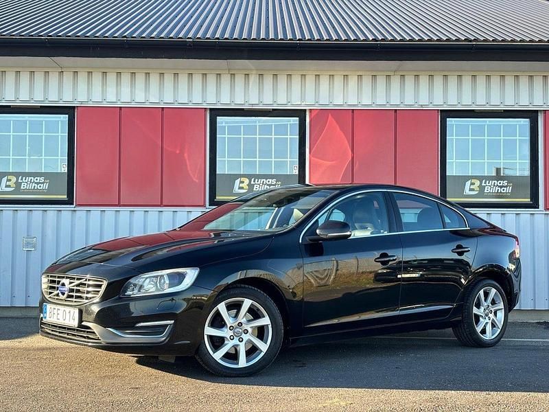 Svart Begagnad 2014 Volvo S60 Summum Sedan | 109 900 kr (Bra pris) - Bild 1/4