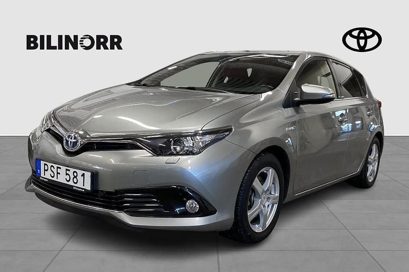 Grå Begagnad 2016 Toyota Auris Hybrid Edition Halvkombi | 169 000 kr (Marknadspris) - Bild 1/3