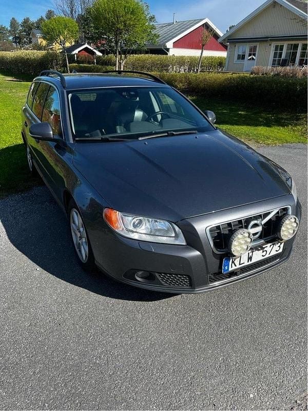 Grå Begagnad 2012 Volvo V70 Momentum Kombi | 84 000 kr (Bra pris) - Bild 1/4