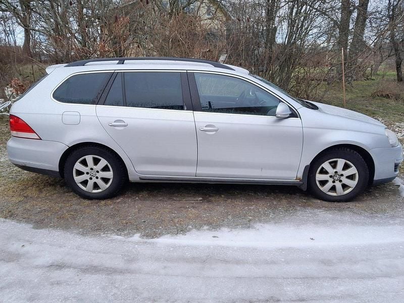 Silver Begagnad 2009 VW Golf Kombi | 6 000 kr (Superpris) - Bild 1/4
